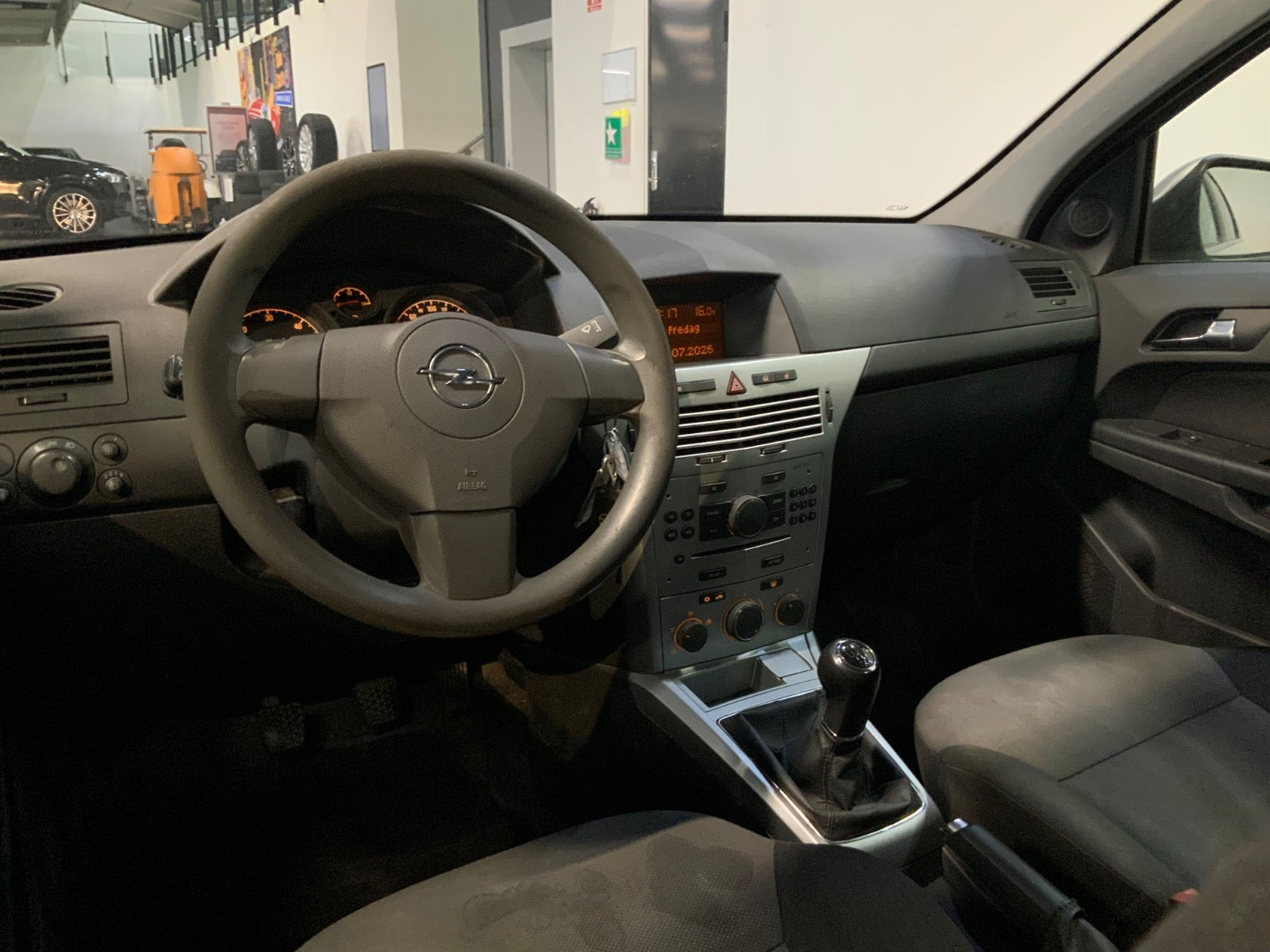 Sølv Opel Astra fra 2010
