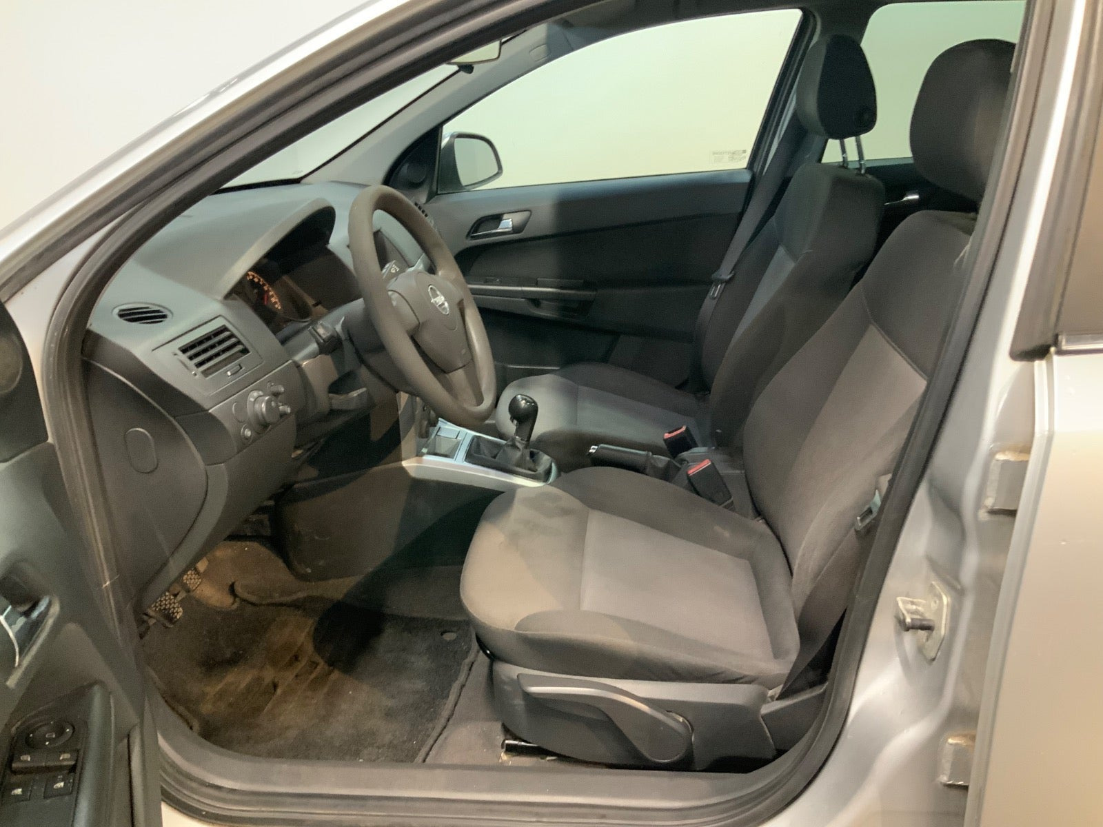 Sølv Opel Astra fra 2010