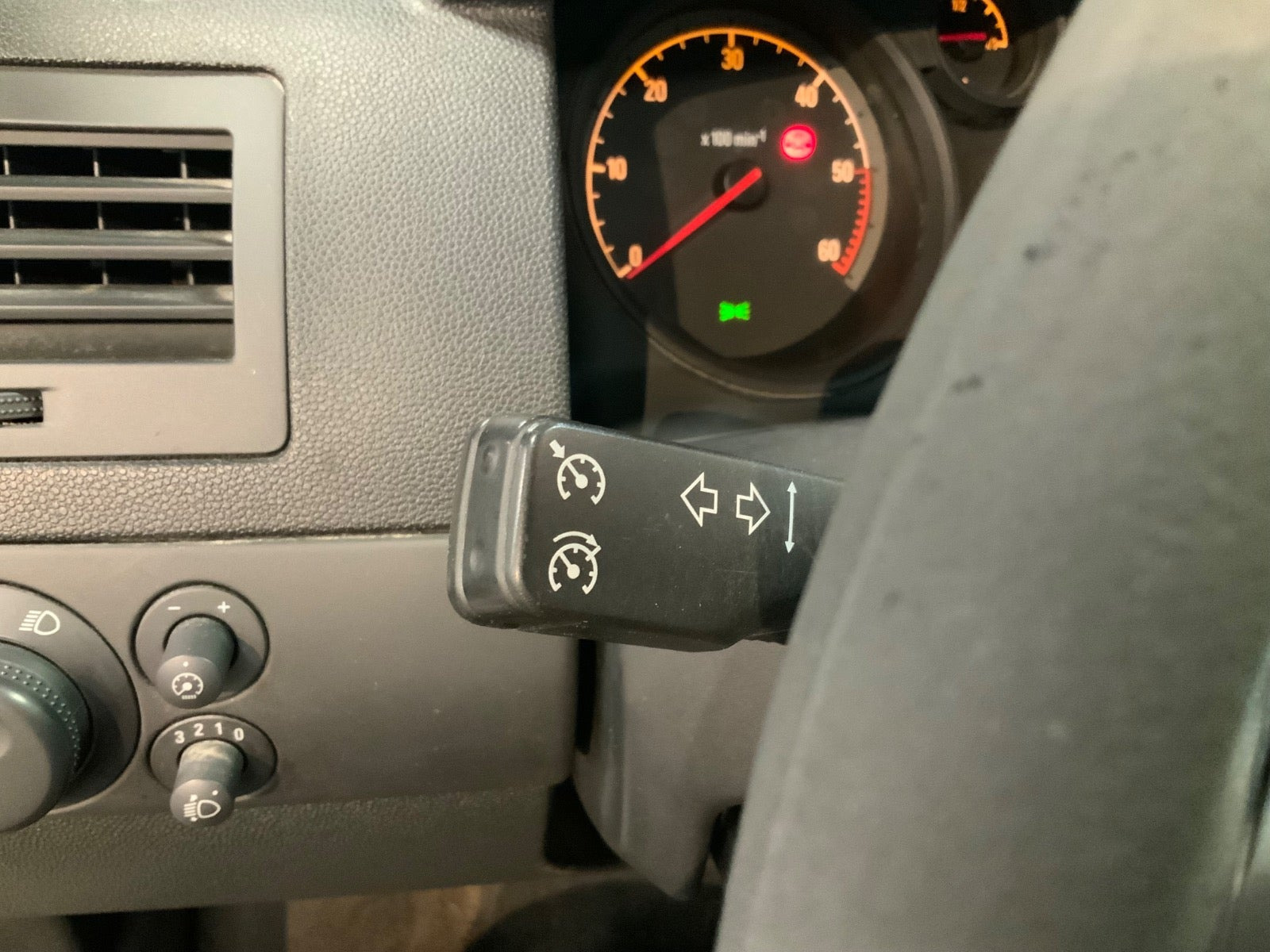 Sølv Opel Astra fra 2010