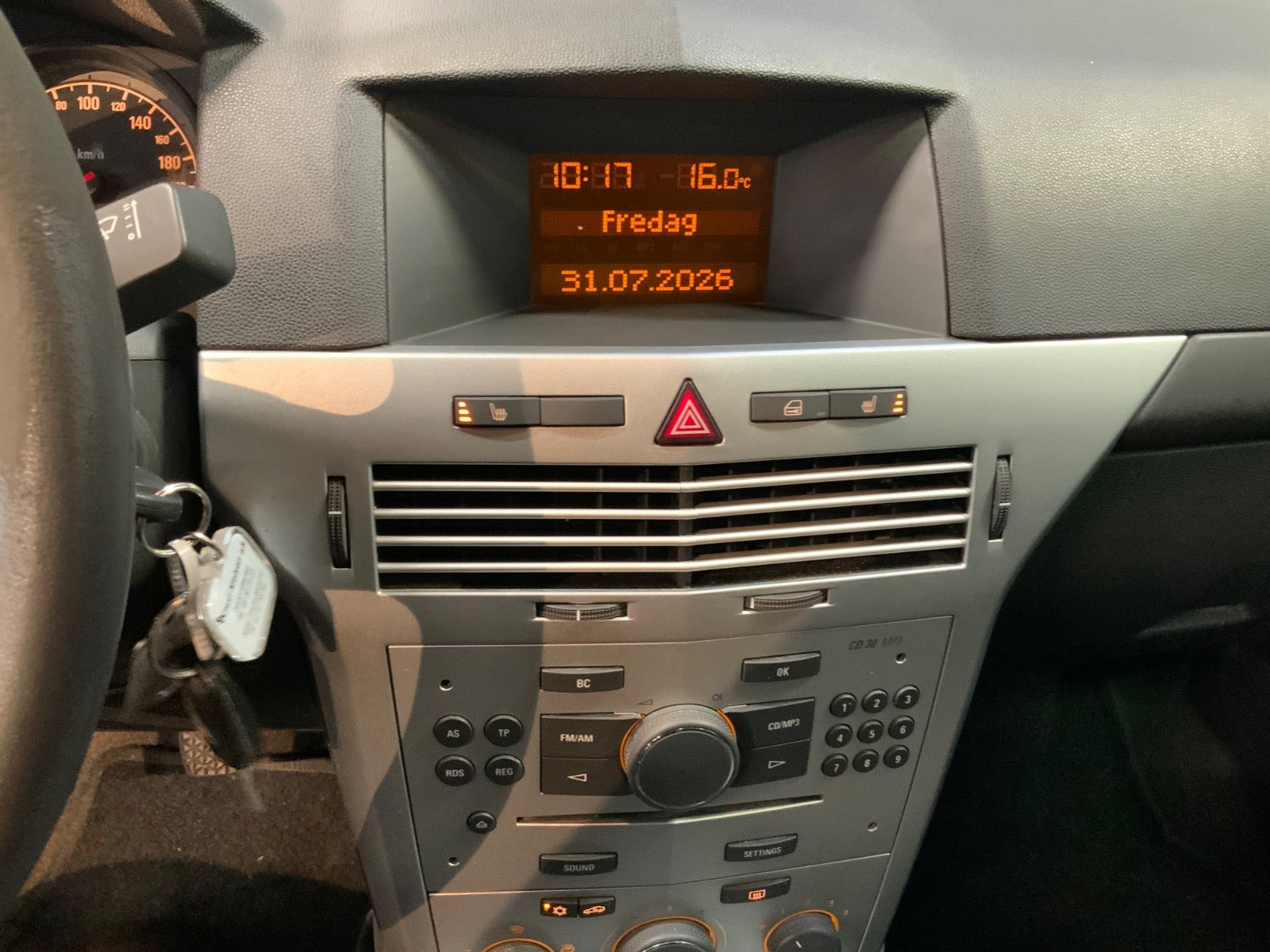 Sølv Opel Astra fra 2010