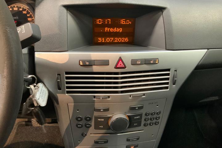 Sølv Opel Astra fra 2010
