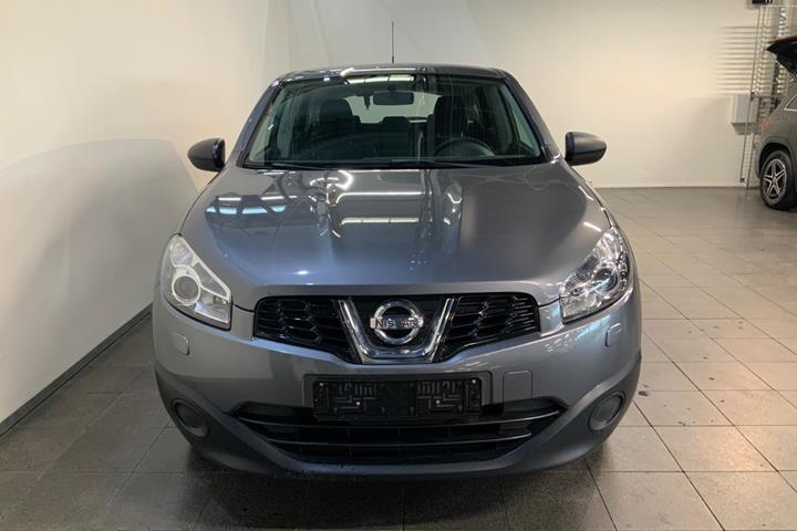 Grå Nissan Qashqai fra 2012