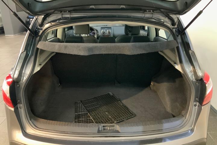 Grå Nissan Qashqai fra 2012