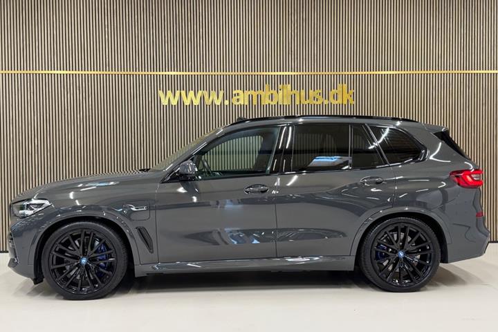 Grå BMW X5 fra 2023