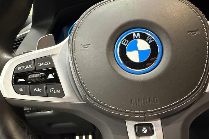 Grå BMW X5 fra 2023