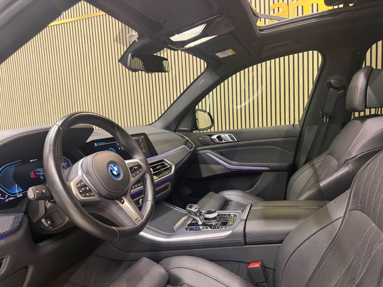 Grå BMW X5 fra 2023