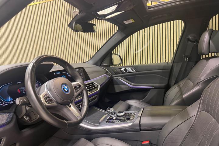 Grå BMW X5 fra 2023