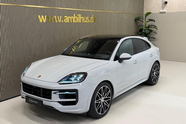 Beige Porsche Cayenne fra 2025