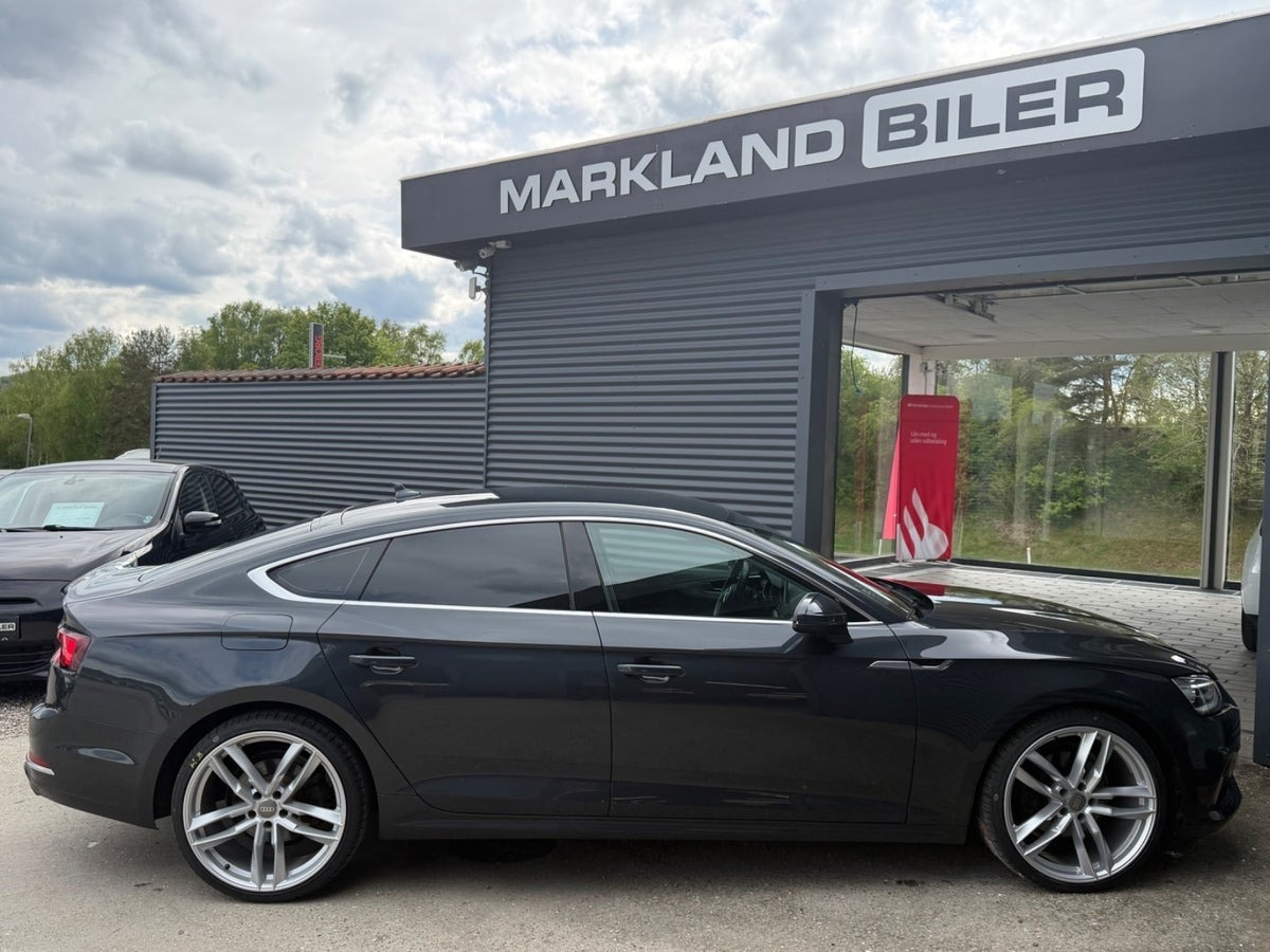Grå Audi A5 fra 2018
