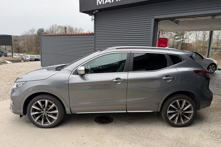 Grå Nissan Qashqai fra 2020