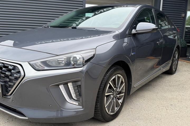 Grå Hyundai Ioniq fra 2020