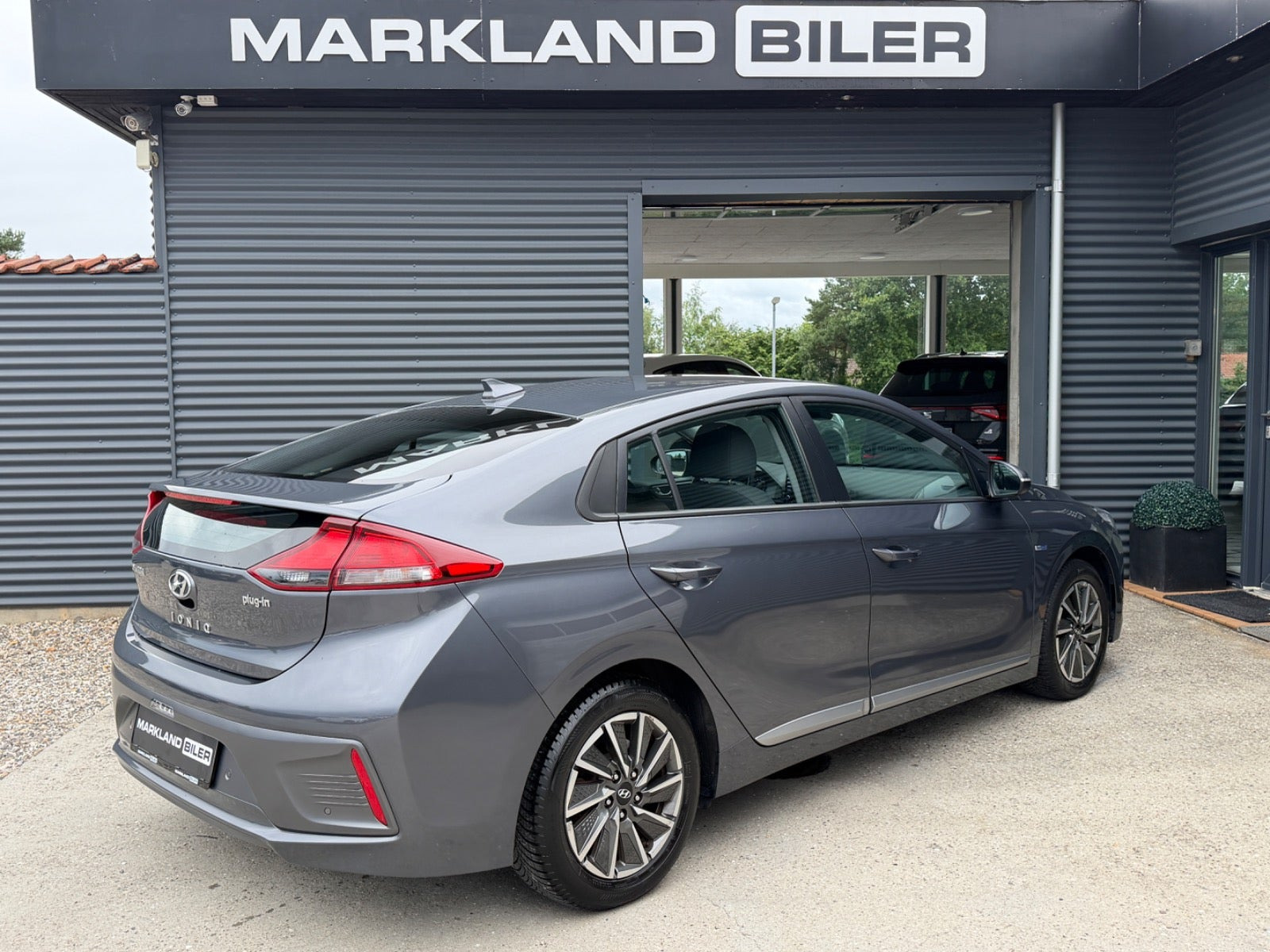 Grå Hyundai Ioniq fra 2020