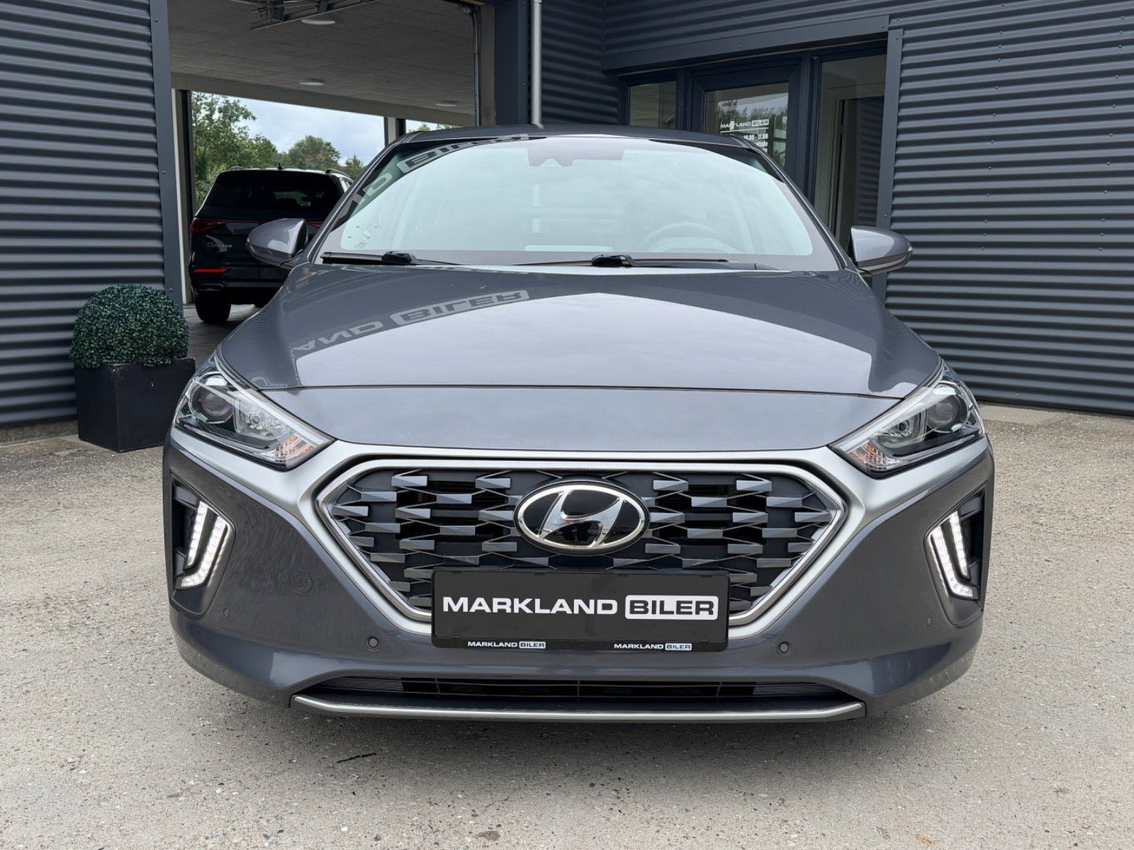 Grå Hyundai Ioniq fra 2020