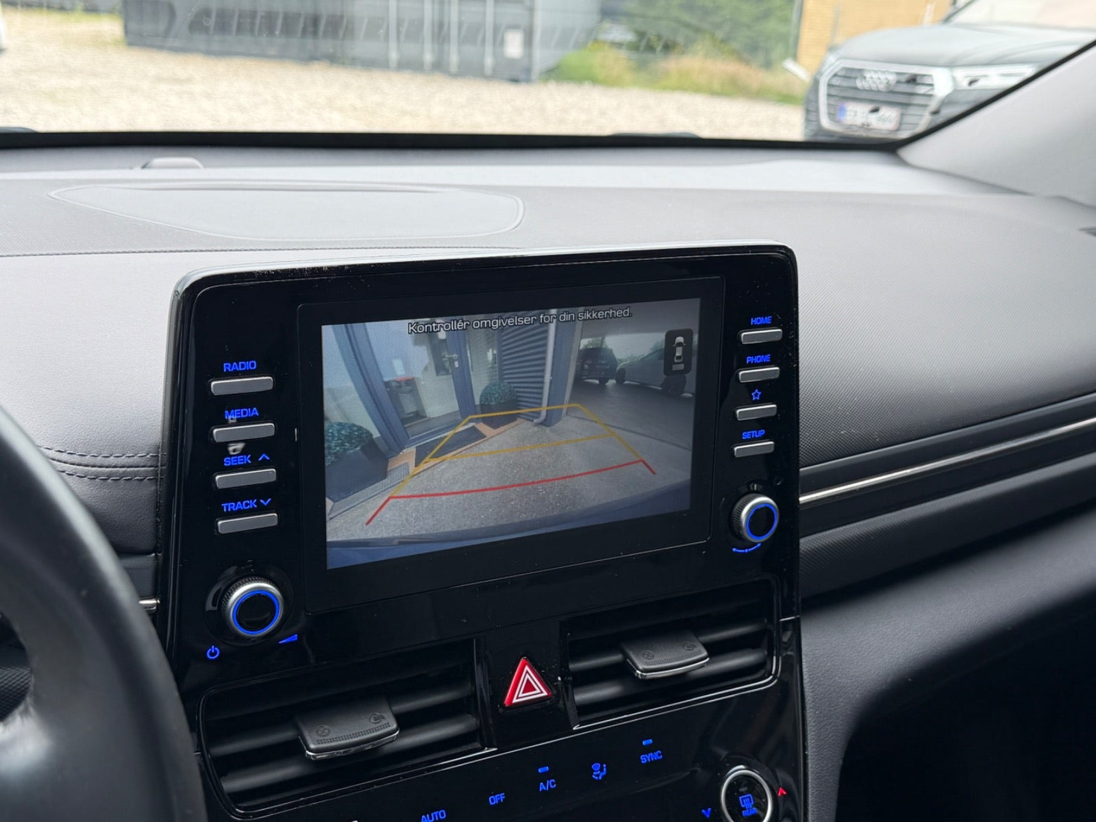 Grå Hyundai Ioniq fra 2020