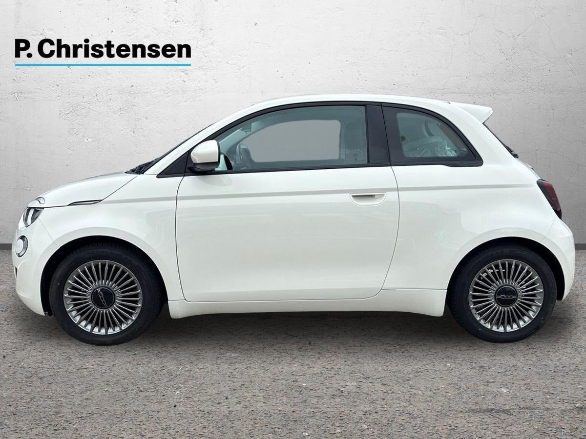 Hvid Fiat 500e fra 2023