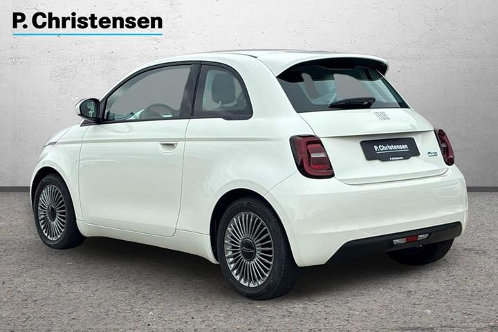 Hvid Fiat 500e fra 2023