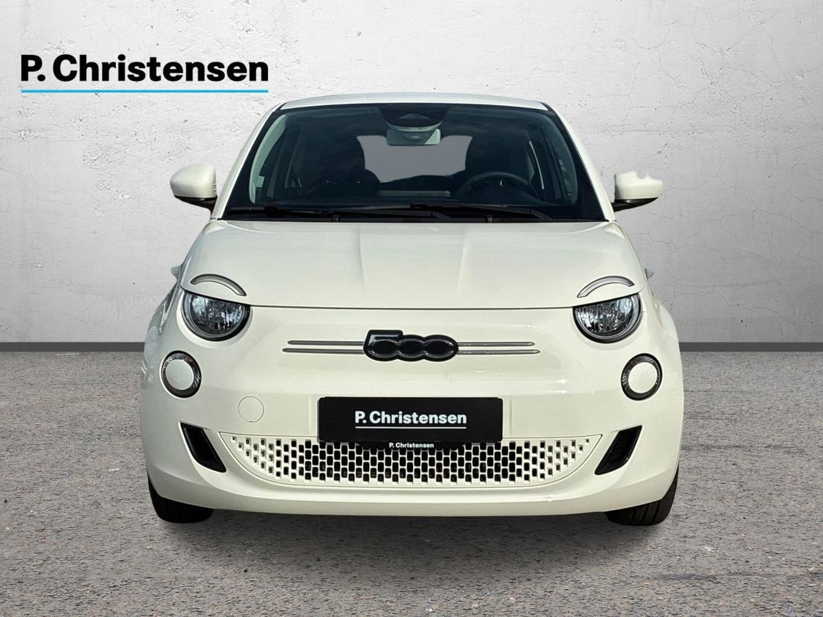 Hvid Fiat 500e fra 2023