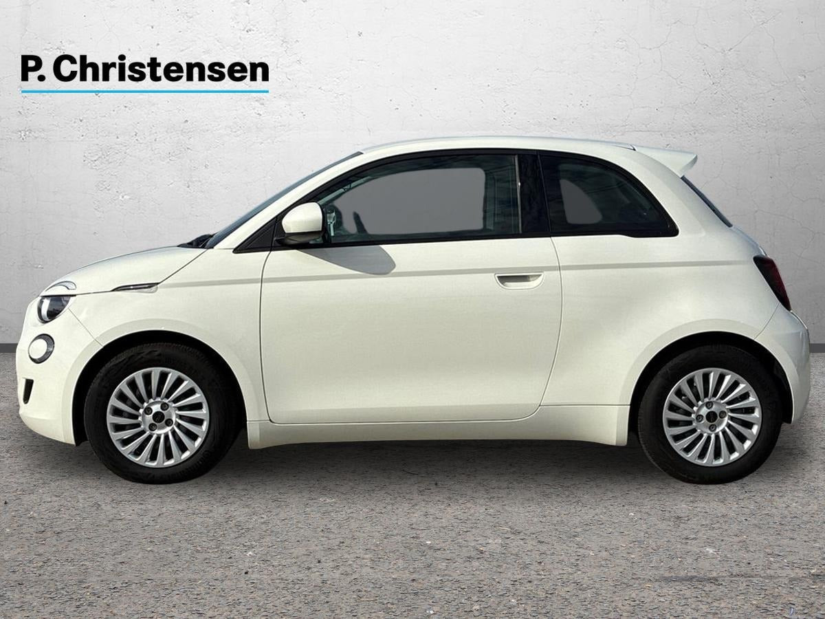 Hvid Fiat 500e fra 2023