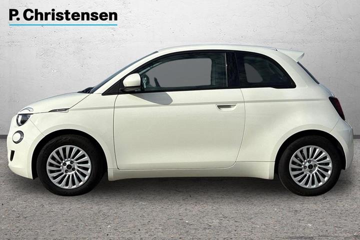 Hvid Fiat 500e fra 2023