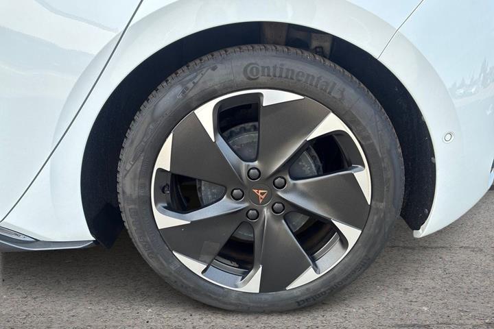 Hvid Cupra Born fra 2024