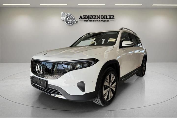 Hvid Mercedes EQB250+ fra 2025 set udefra
