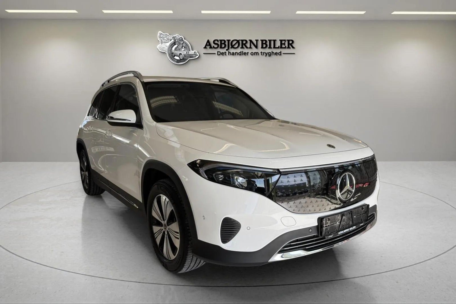 Hvid Mercedes EQB250+ fra 2025