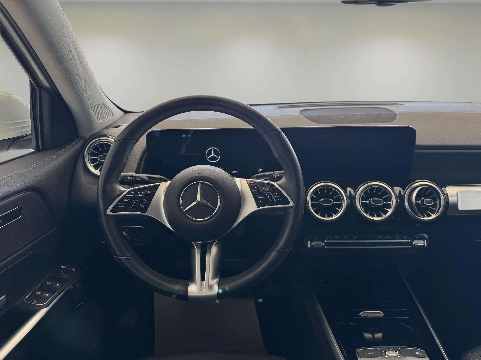 Hvid Mercedes EQB250+ fra 2025
