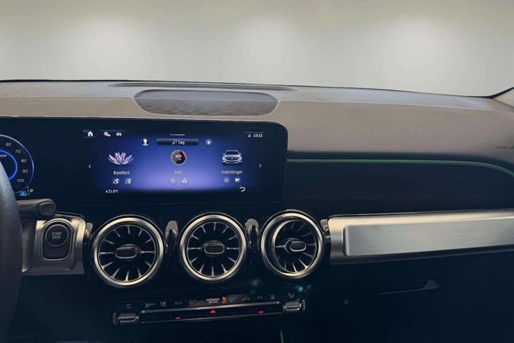 Hvid Mercedes EQB250+ fra 2025