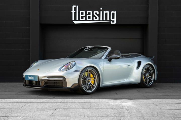 Sølv Porsche 911 Turbo S fra 2021