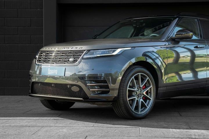 Grå Land Rover Range Rover Velar fra 2024