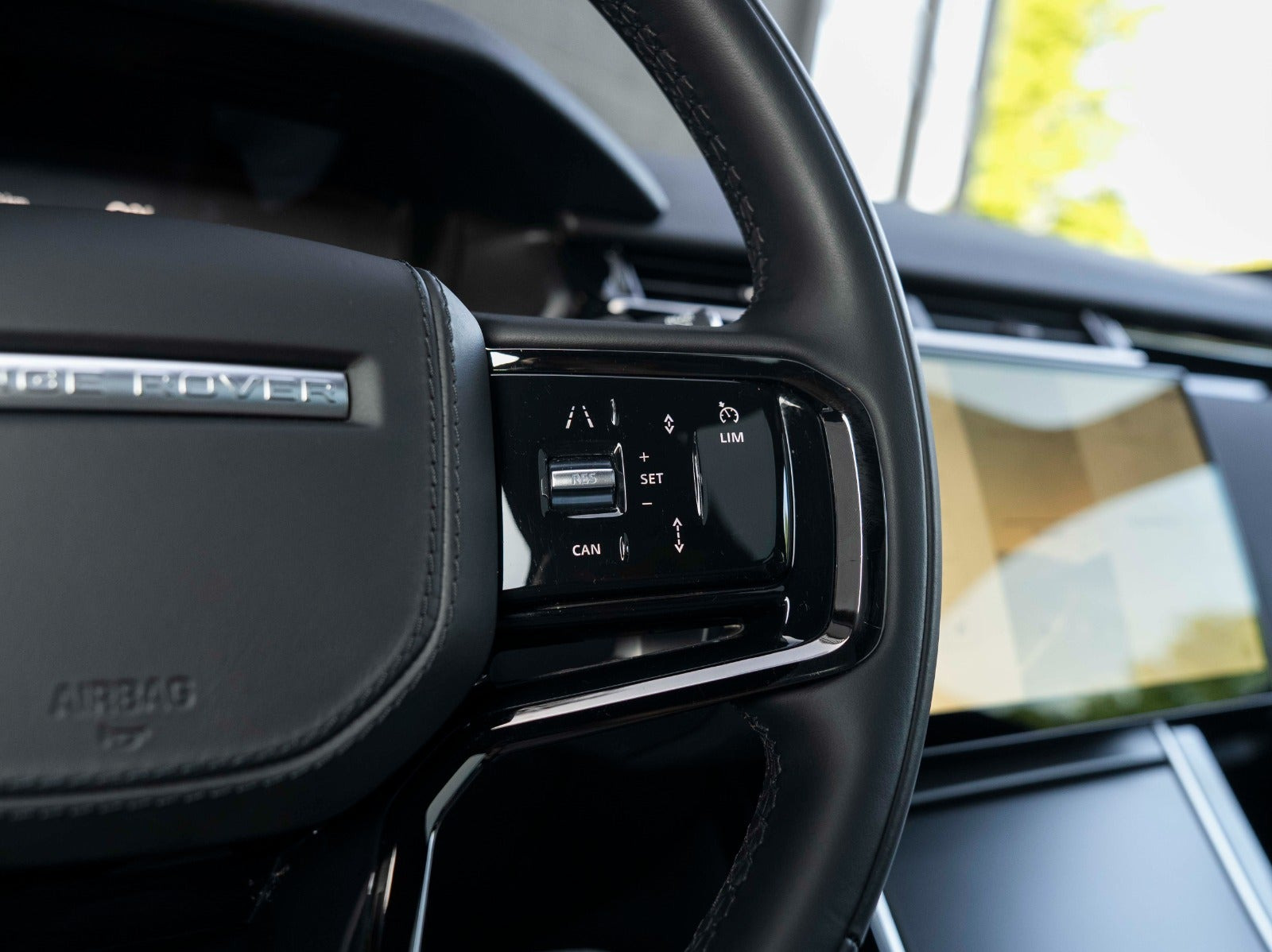 Grå Land Rover Range Rover Velar fra 2024
