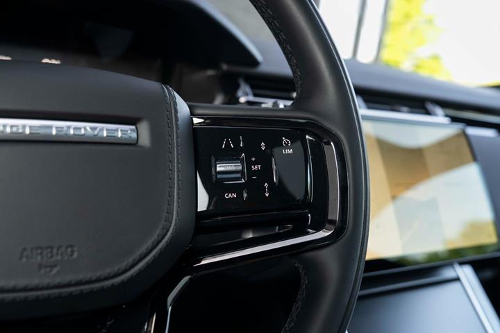 Grå Land Rover Range Rover Velar fra 2024