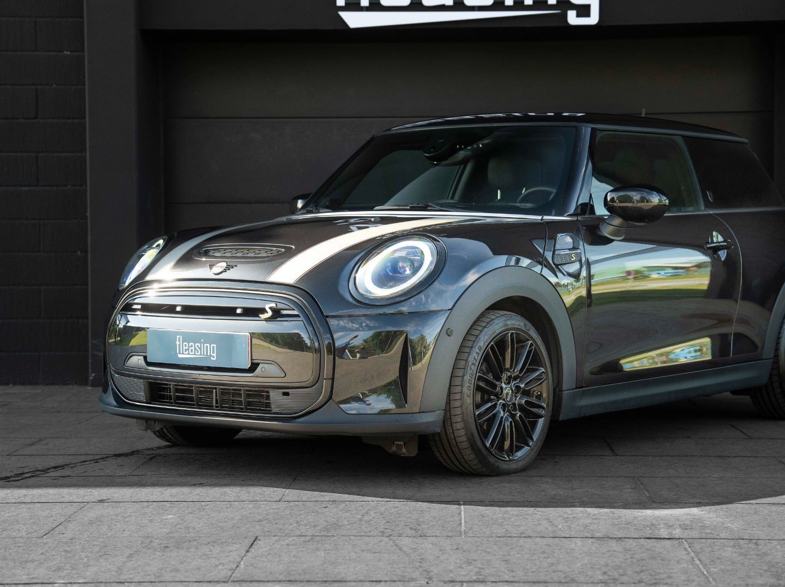 Sort Mini Cooper SE fra 2022