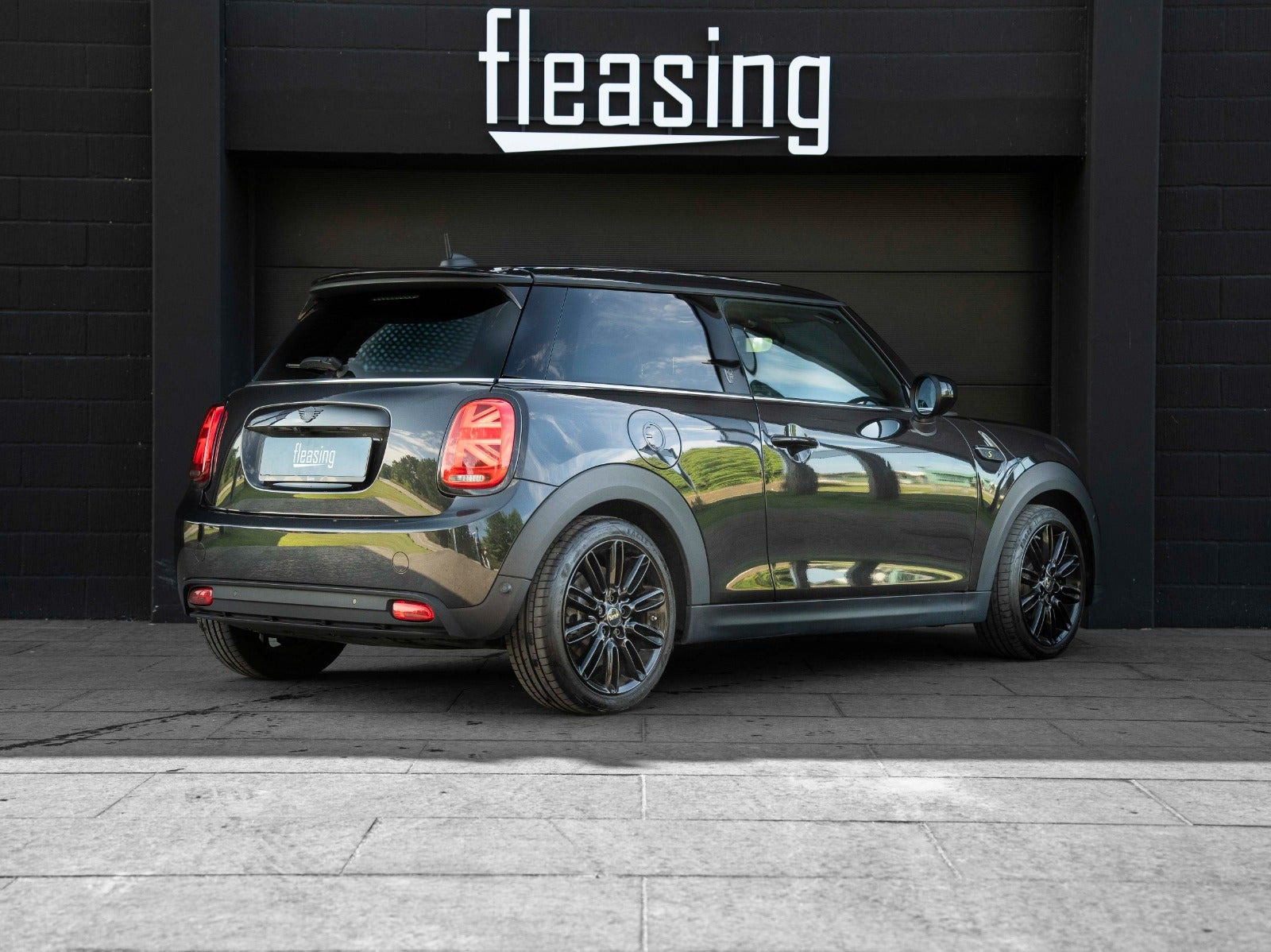 Sort Mini Cooper SE fra 2022