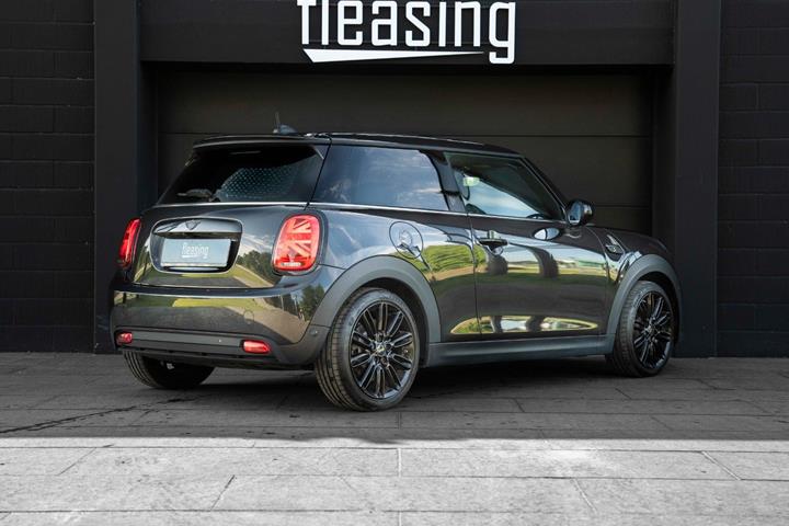 Sort Mini Cooper SE fra 2022