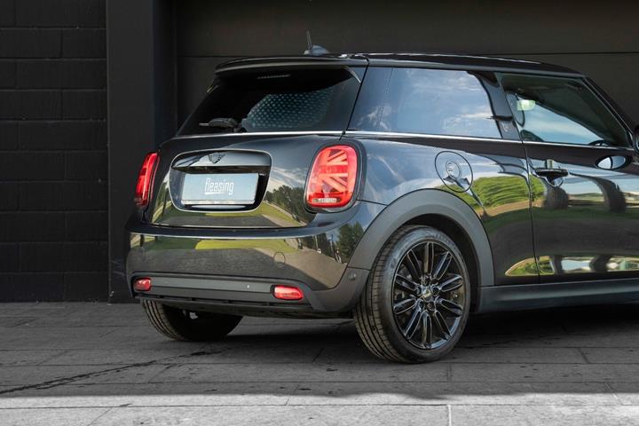 Sort Mini Cooper SE fra 2022
