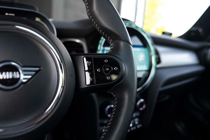 Sort Mini Cooper SE fra 2022