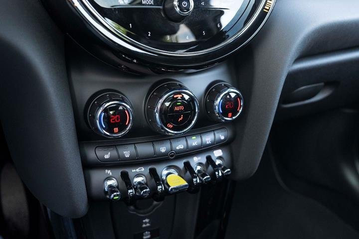 Sort Mini Cooper SE fra 2022