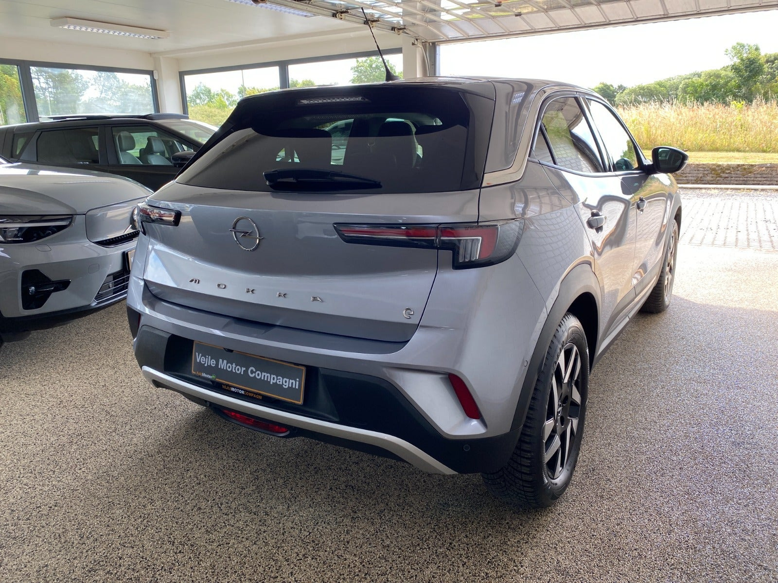 Sølv Opel Mokka-e fra 2023