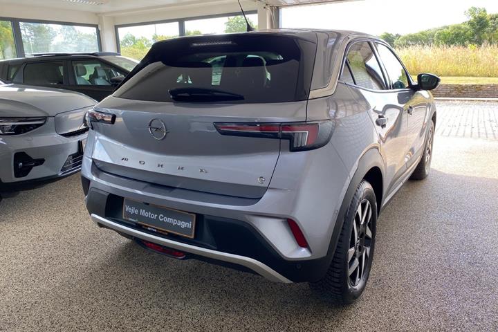 Sølv Opel Mokka-e fra 2023