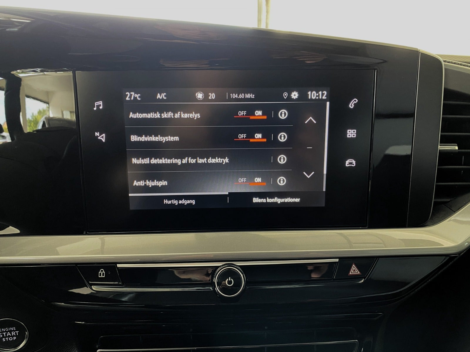 Sølv Opel Mokka-e fra 2023