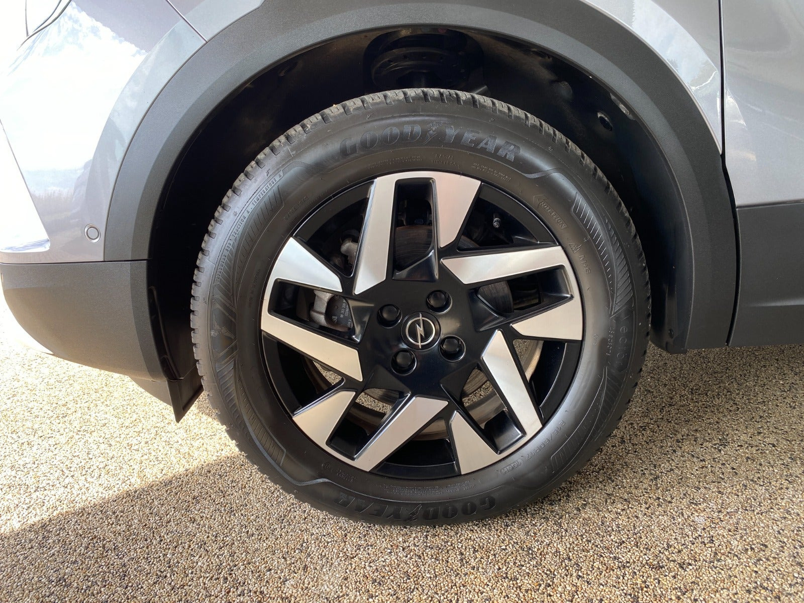 Sølv Opel Mokka-e fra 2023