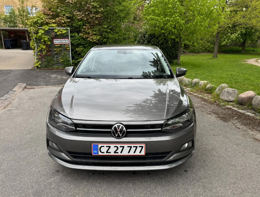 Grå VW Polo fra 2021