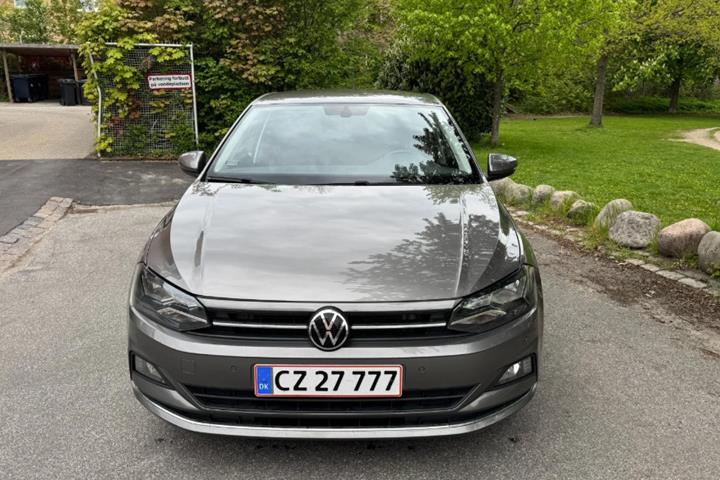 Grå VW Polo fra 2021