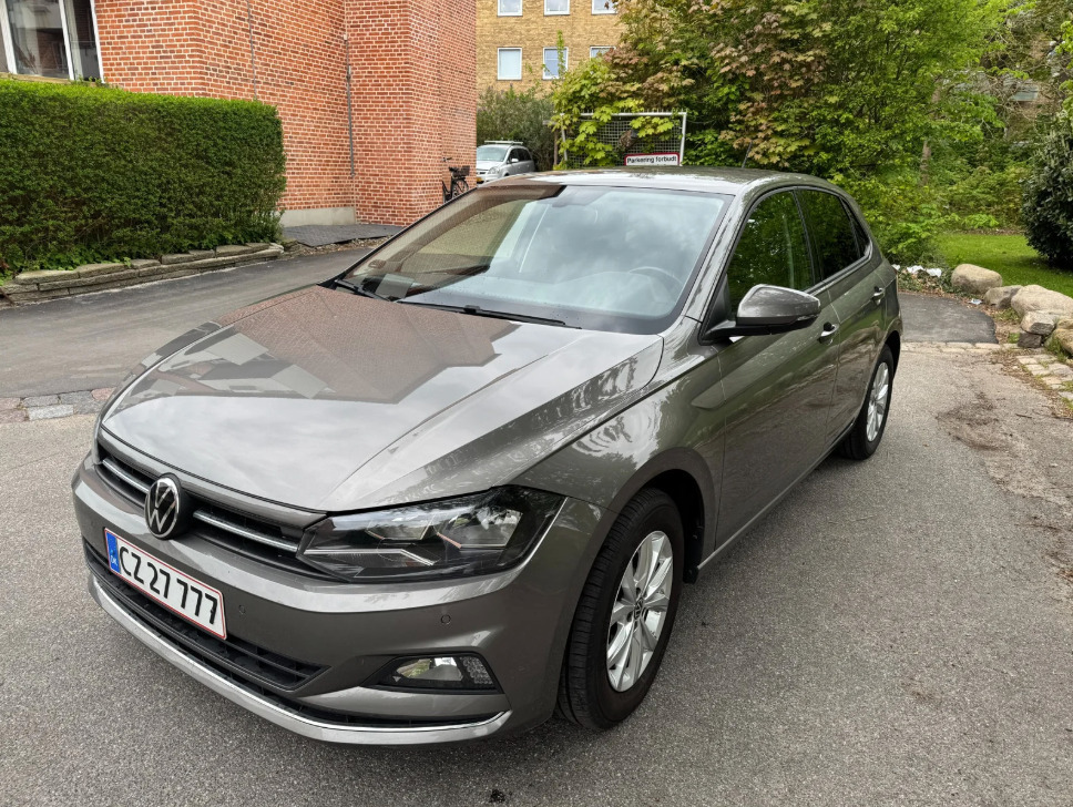 Grå VW Polo fra 2021