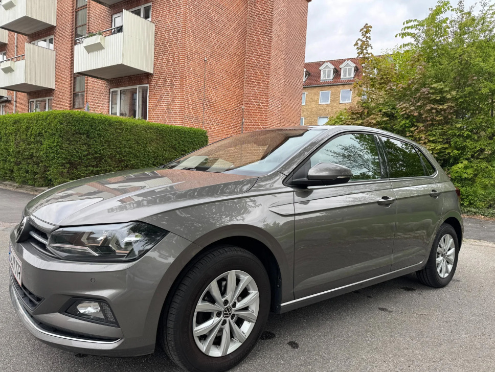Grå VW Polo fra 2021