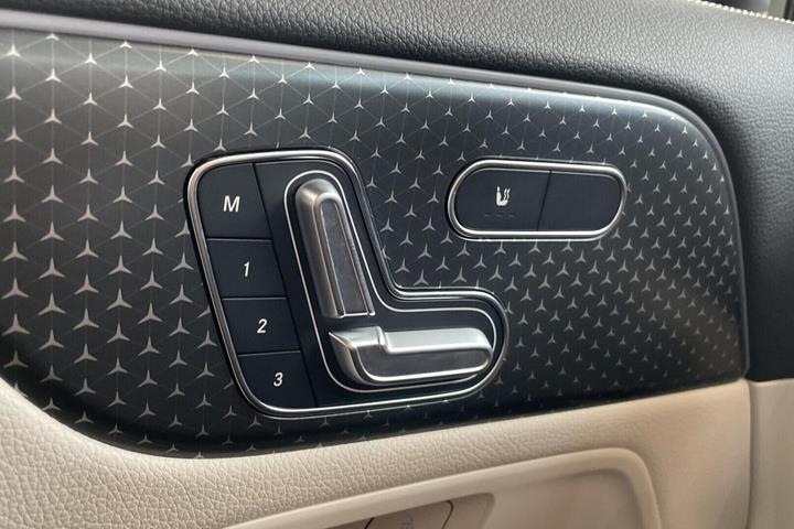 Sort Mercedes EQA250+ fra 2024