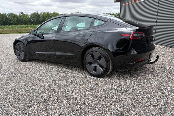 Sort Tesla Model 3 fra 2023