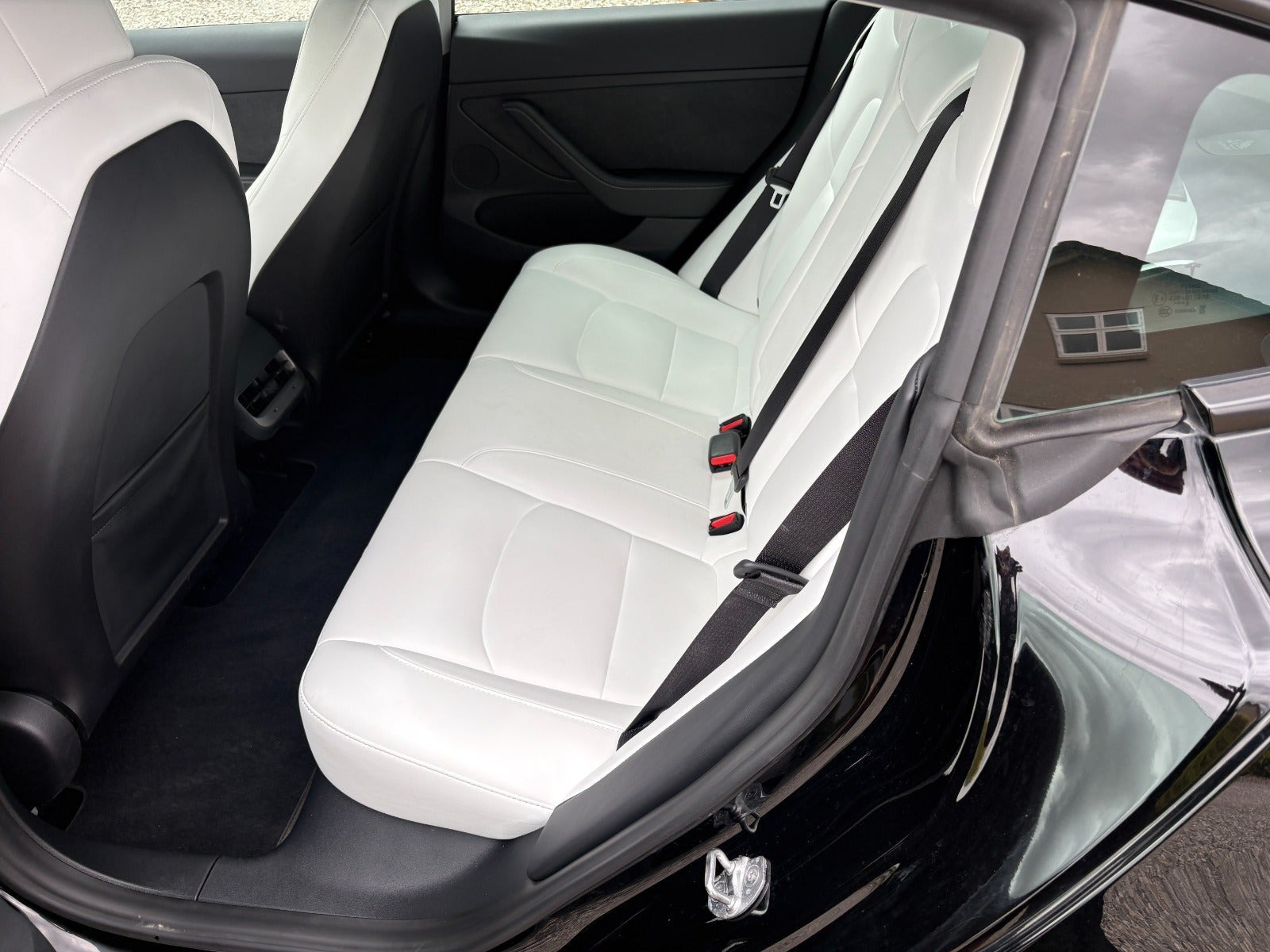 Sort Tesla Model 3 fra 2023