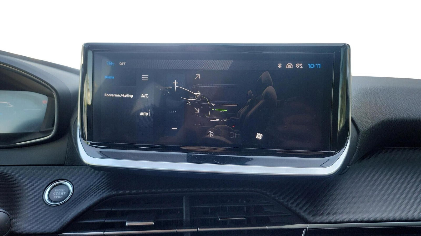 Grå Peugeot e-208 fra 2025